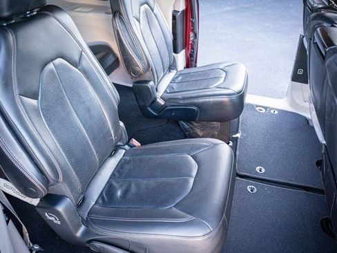 Used 2017 Chrysler Pacifica Touring-L Plus image 33