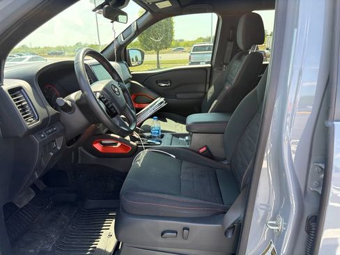 Used 2022 Nissan Frontier Pro-X RWD image 9