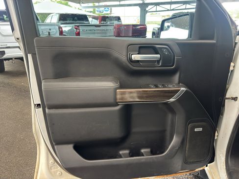 Used 2021 Chevrolet Silverado 1500 LT Trail Boss w/ Convenience Package II AWD/4WD image 8