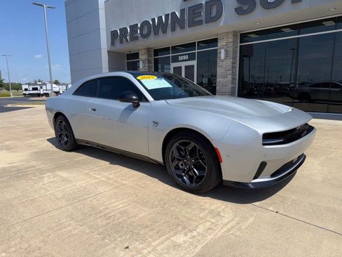 Used 2025 Dodge Charger R/T w/ Quick Order Package 25M R/T image 3