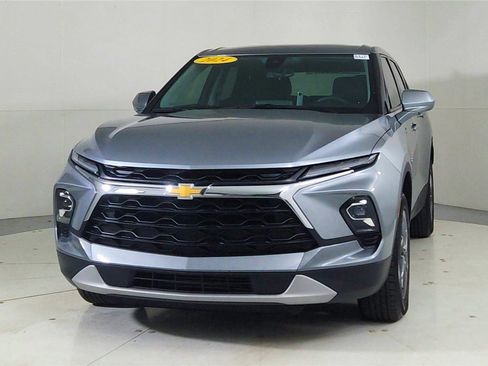 Used 2024 Chevrolet Blazer LT image 2