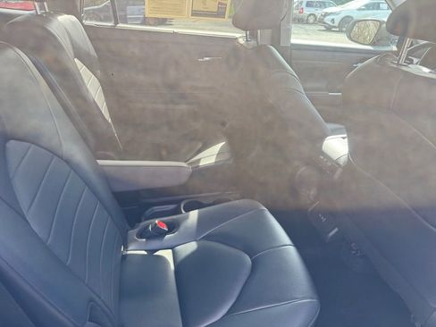 Used 2024 Toyota Highlander XLE image 19