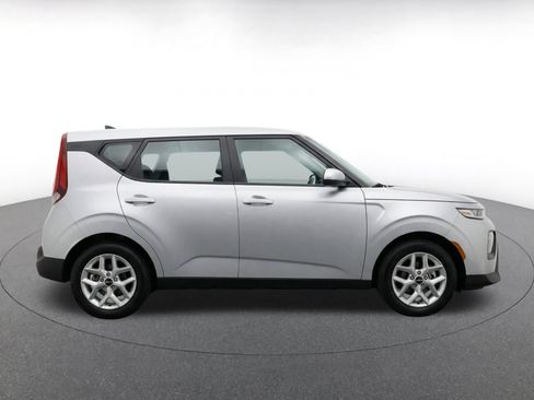 Used 2025 Kia Soul LX w/ LX Technology Package FWD image 10