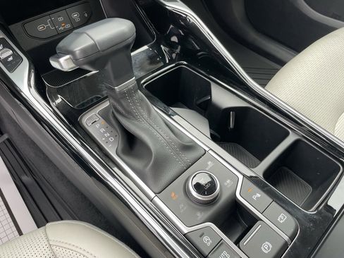 Certified 2025 Kia Sorento SX image 18