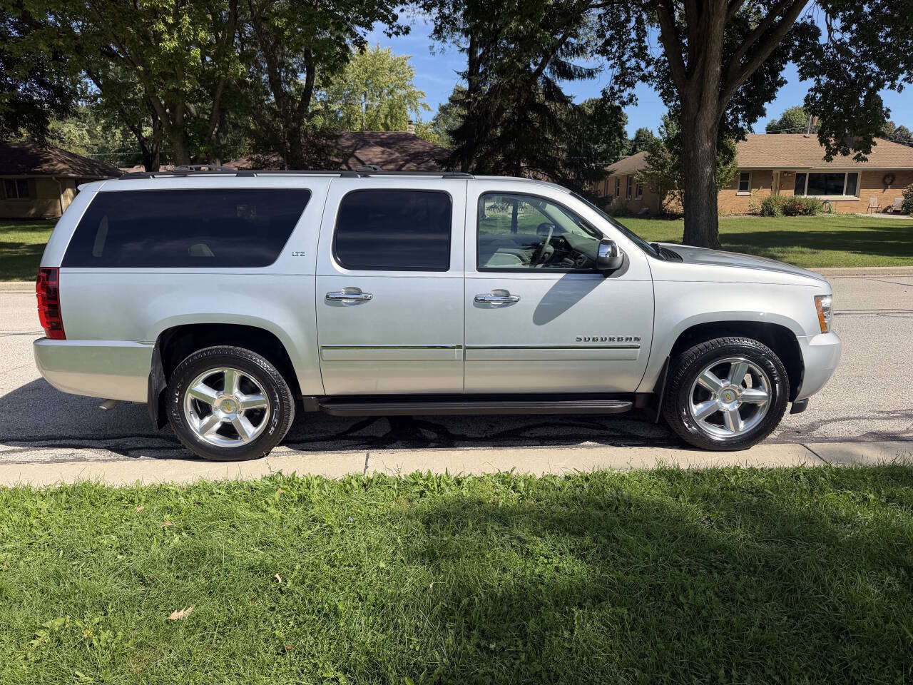 Used 2012 Chevrolet Suburban LTZ AWD/4WD image 6