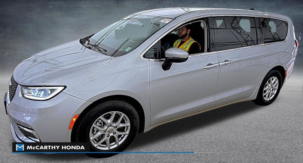 Used 2023 Chrysler Pacifica Touring-L FWD image 1