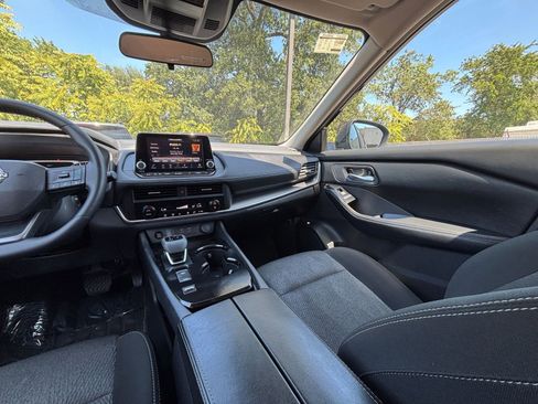 Used 2025 Nissan Rogue SV FWD image 37