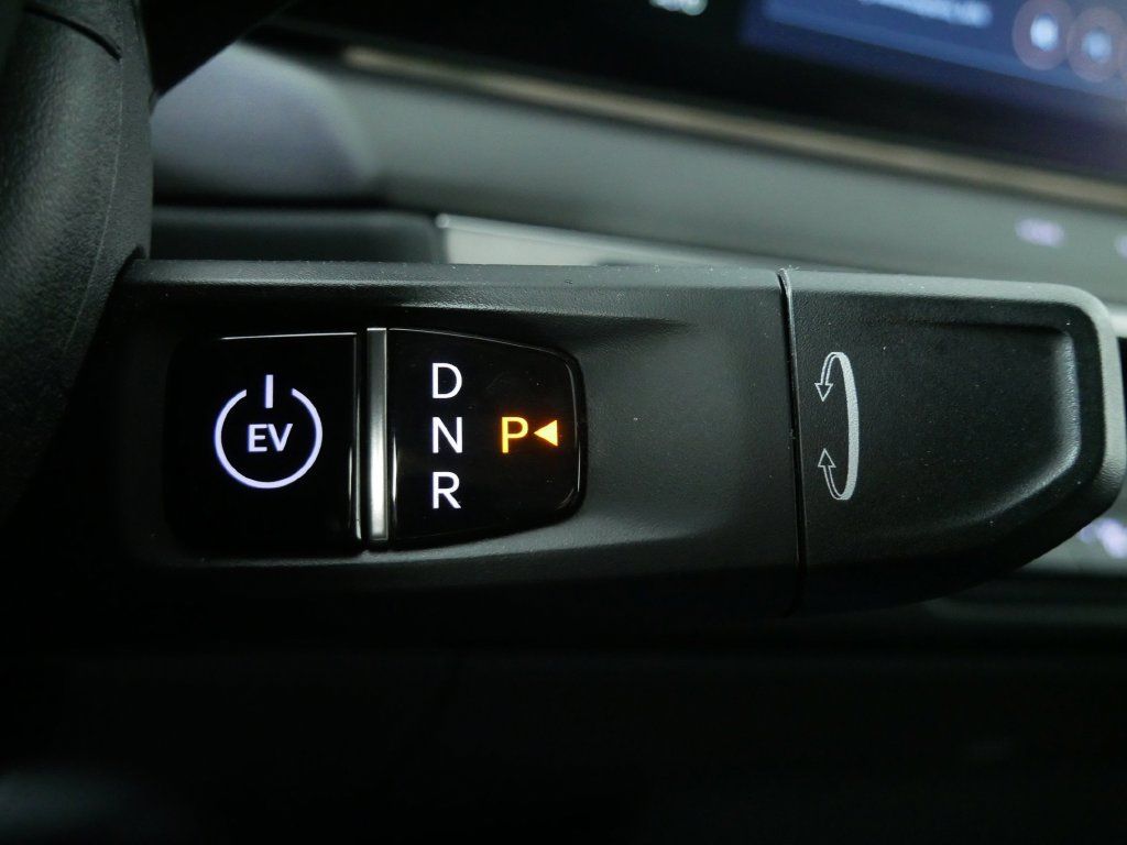 Used 2024 Kia EV9 Land AWD/4WD image 35