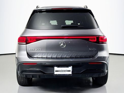 Used 2023 Mercedes-Benz EQB 300 4MATIC image 4