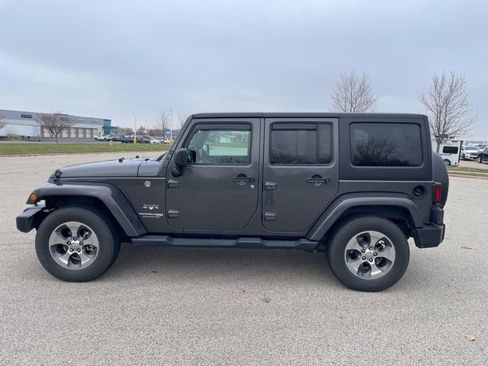 Used 2018 Jeep Wrangler Unlimited Sahara w/ Dual Top Group image 5