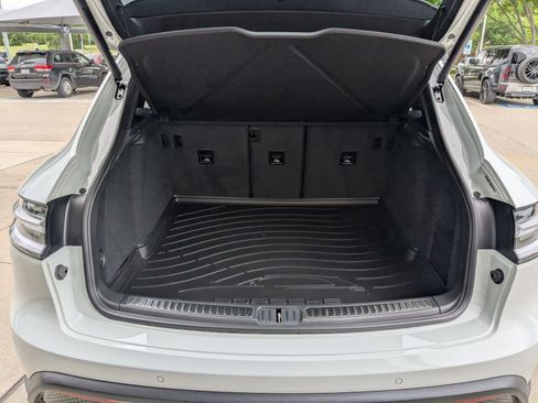 Certified 2026 Porsche Macan AWD/4WD image 23