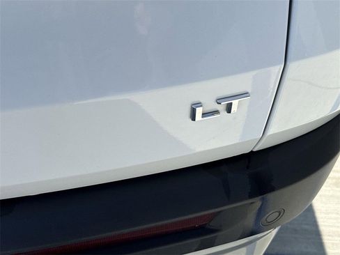 Used 2024 Chevrolet Traverse LT image 30