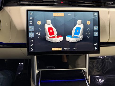 Used 2025 Land Rover Range Rover SE image 43