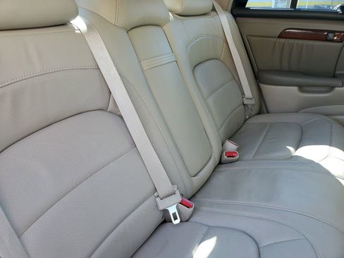 Used 2004 Cadillac De Ville DHS w/ Equipment Group image 35