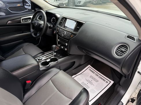 Used 2020 Nissan Pathfinder SL image 17