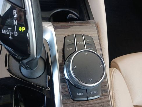 Used 2019 BMW 530i w/ Convenience Package RWD image 26