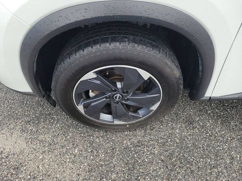 Used 2024 Nissan Rogue SV AWD/4WD image 7