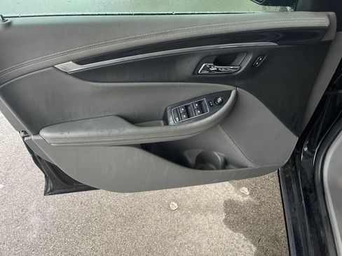 Used 2017 Chevrolet Impala LT FWD image 16
