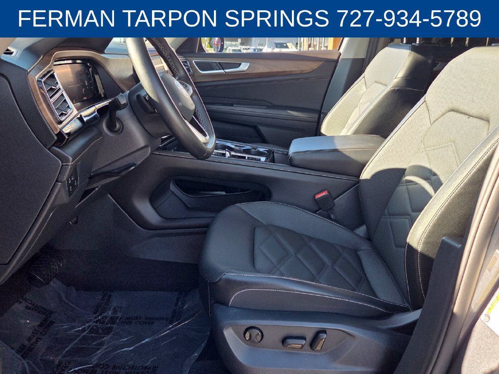 Used 2025 Volkswagen Atlas SE FWD image 10