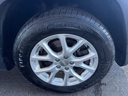 Used 2014 Jeep Cherokee Latitude w/ Comfort/Convenience Group image 12