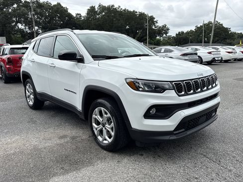 Used 2025 Jeep Compass Latitude AWD/4WD image 7