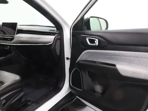 Used 2023 Jeep Compass Latitude AWD/4WD image 11
