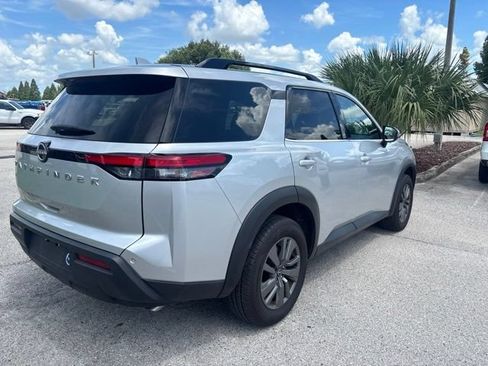 Used 2025 Nissan Pathfinder SV FWD image 5