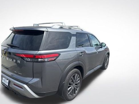 Used 2022 Nissan Pathfinder SL w/ SL Premium Package image 2