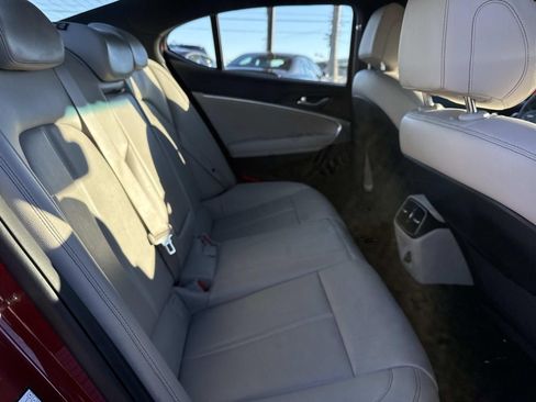 Used 2023 Genesis G70 2.0T image 9