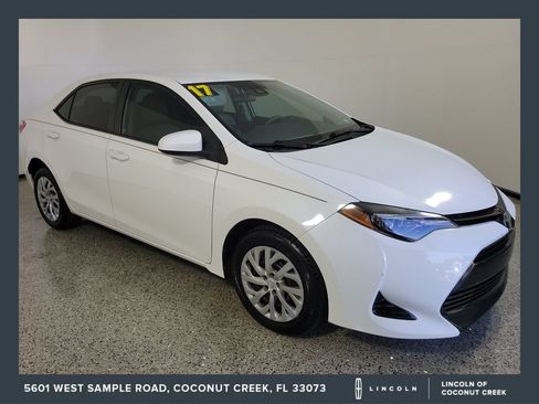 Used 2017 Toyota Corolla LE FWD image 1
