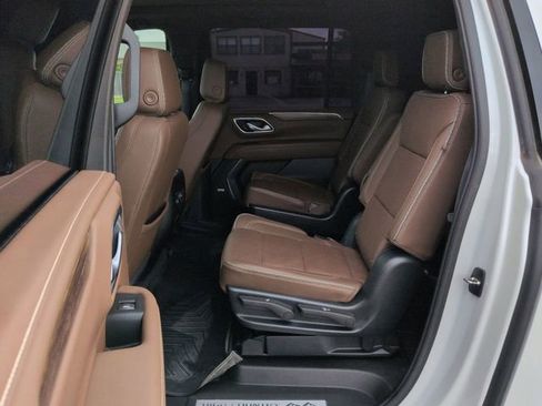 Used 2023 Chevrolet Suburban High Country AWD/4WD image 24