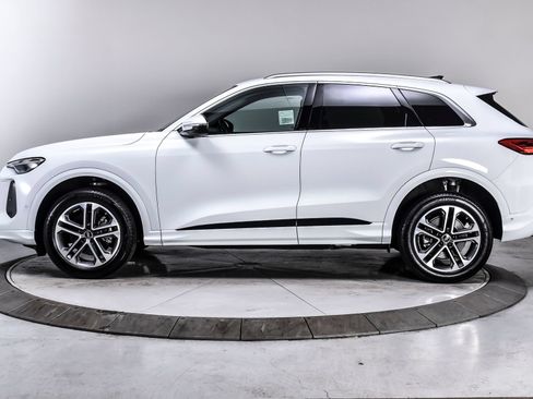 Used 2025 Audi Q5 Premium w/ Convenience Package AWD/4WD image 3