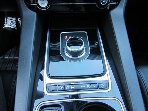 Used 2017 Jaguar F-PACE Premium AWD/4WD image 22