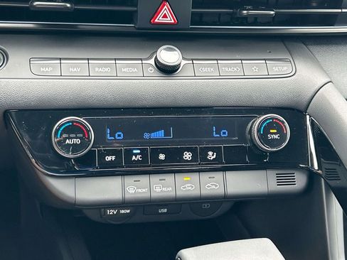 New 2025 Hyundai Elantra SEL image 27