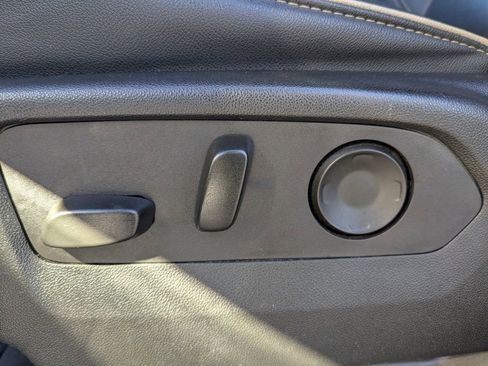 Used 2024 GMC Yukon SLT image 23