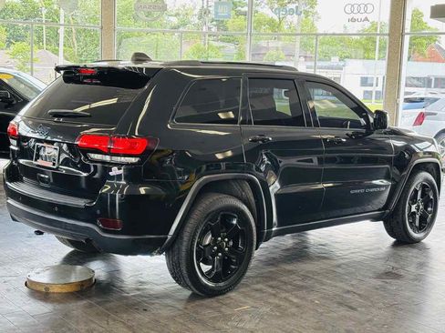Used 2019 Jeep Grand Cherokee Laredo AWD/4WD image 6
