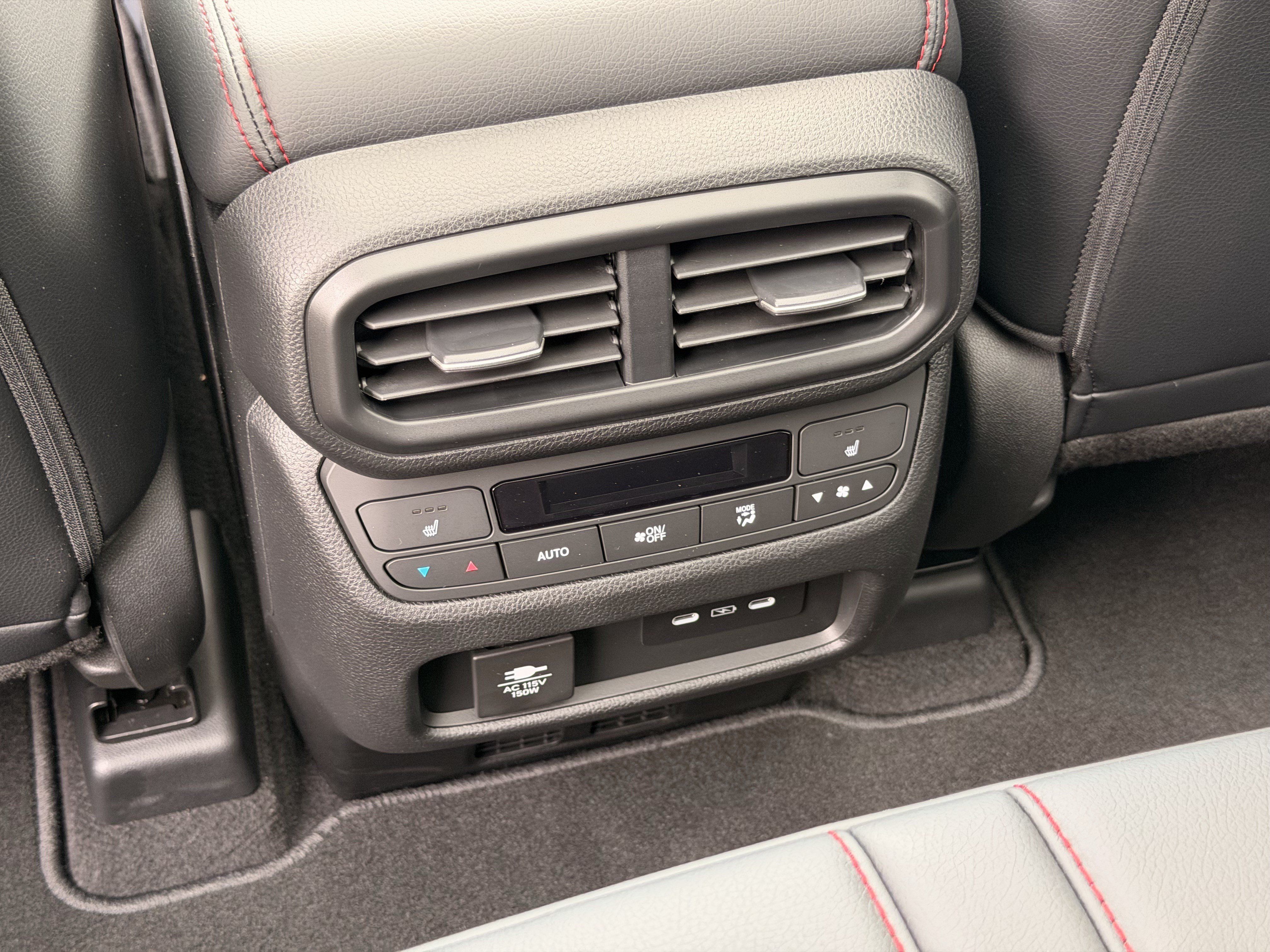 Used 2025 Honda Pilot Black Edition image 25