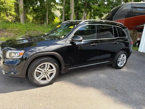 Used 2022 Mercedes-Benz GLB 250 4MATIC image 2