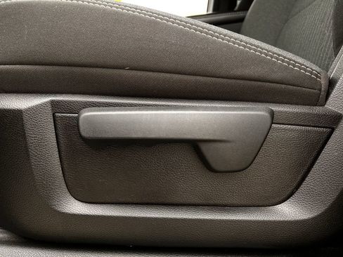 Used 2024 RAM 2500 Tradesman w/ Chrome Appearance Group image 29