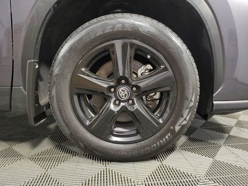 Used 2021 Toyota Highlander LE image 11