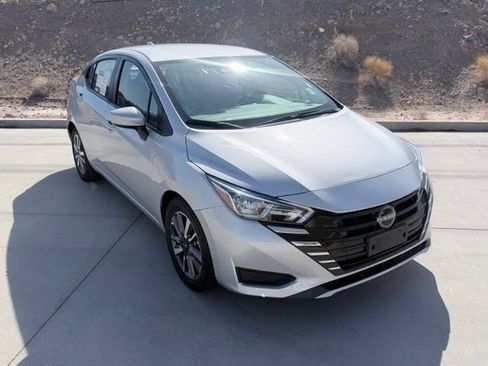 Used 2024 Nissan Versa SV FWD image 3