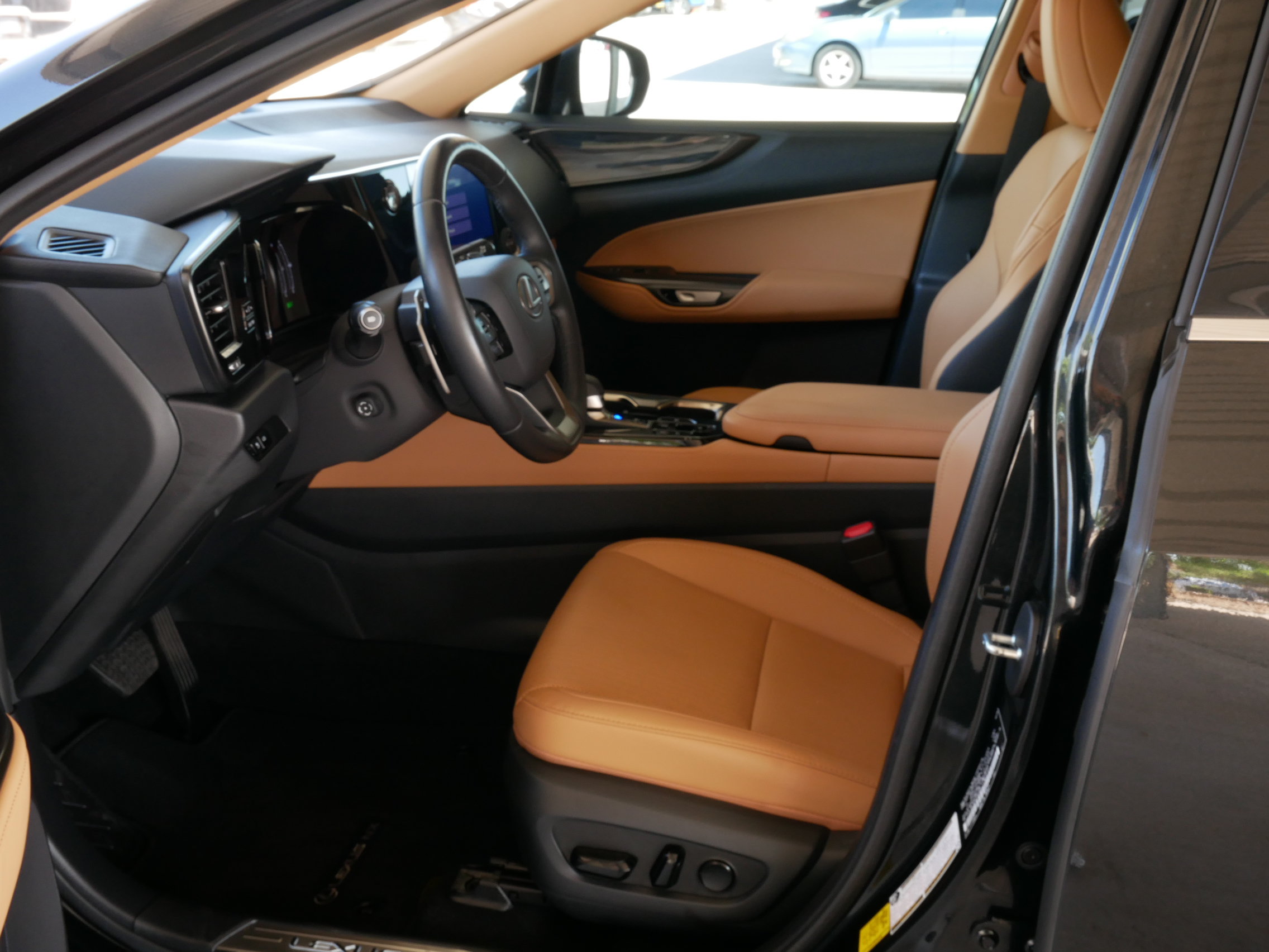 Used 2026 Lexus NX 350h AWD w/ Accessory Package (Z1) image 4
