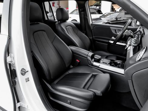 Used 2021 Mercedes-Benz GLB 250 4MATIC w/ Premium Package image 35