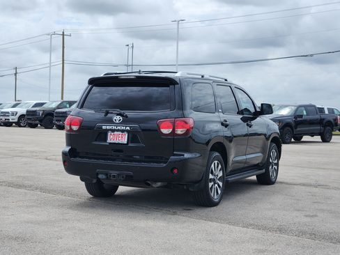 Used 2018 Toyota Sequoia SR5 RWD image 7