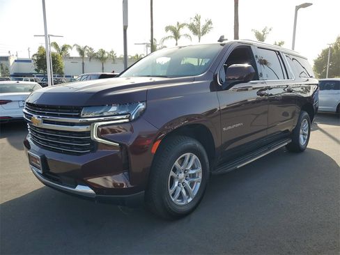 Used 2023 Chevrolet Suburban LT image 2