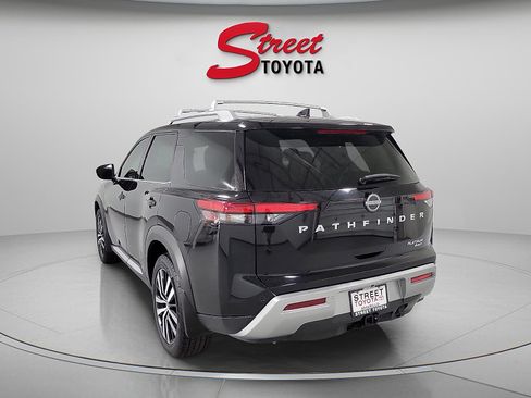 Used 2024 Nissan Pathfinder Platinum AWD/4WD image 2