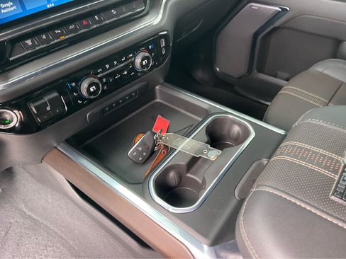 Used 2024 Chevrolet Silverado 2500 High Country w/ High Country Premium Package AWD/4WD image 17
