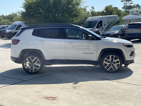 Used 2025 Jeep Compass Limited w/ Elite Group AWD/4WD image 10