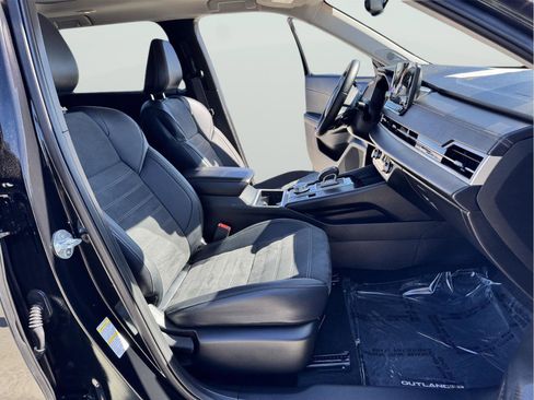 Used 2024 Mitsubishi Outlander SE image 19