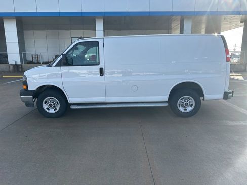 Used 2024 GMC Savana 2500 w/ Driver Convenience Package image 22